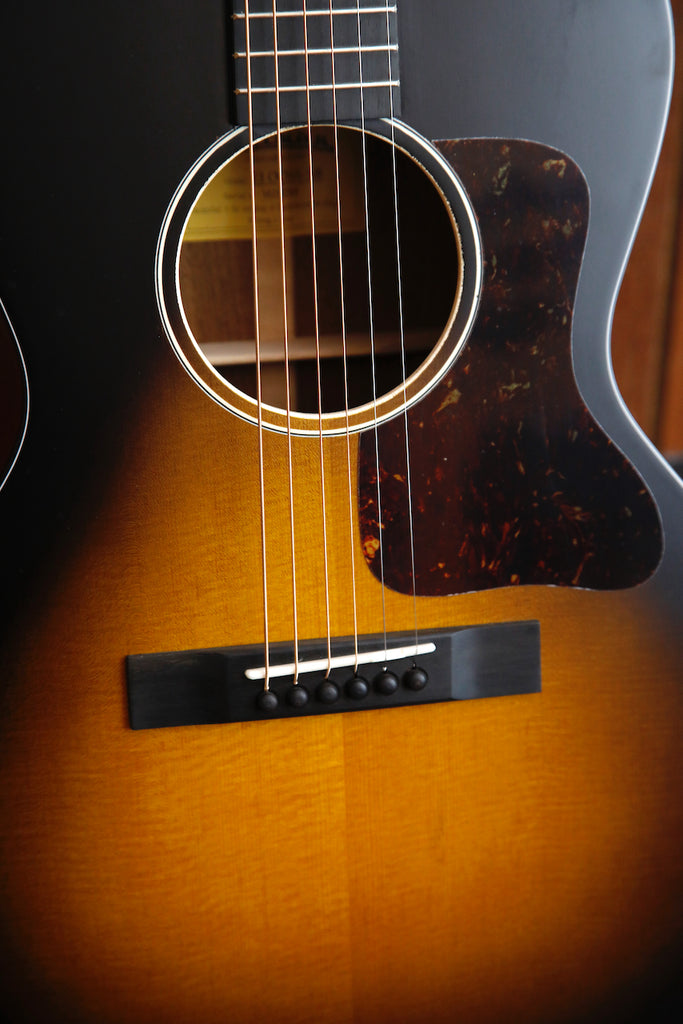 Eastman E1 OOSS-SB Sunburst Slope Shoulder Acoustic Guitar