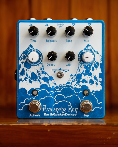 avalanche run pedal Earthquaker Devices Avalanche Run Delay Reverb V2 Pedal