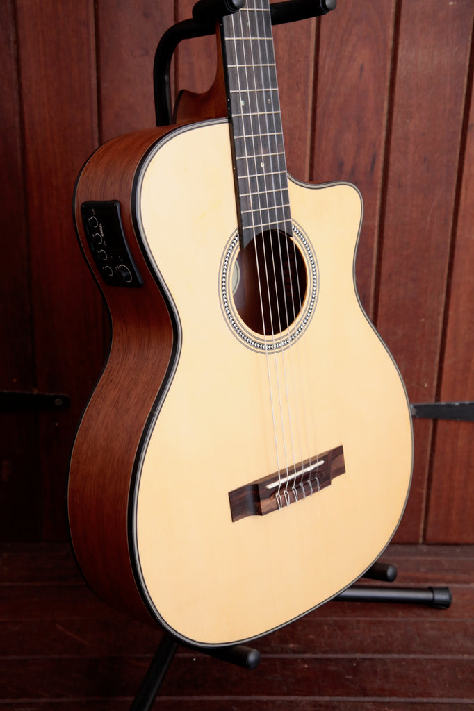 Valencia VA434CE Series Classical Nylon Acoustic-Electric Guitar