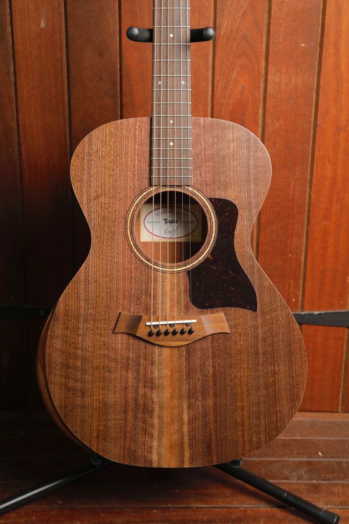 Taylor Academy 22e Layered Walnut Acoustic-Electric Guitar