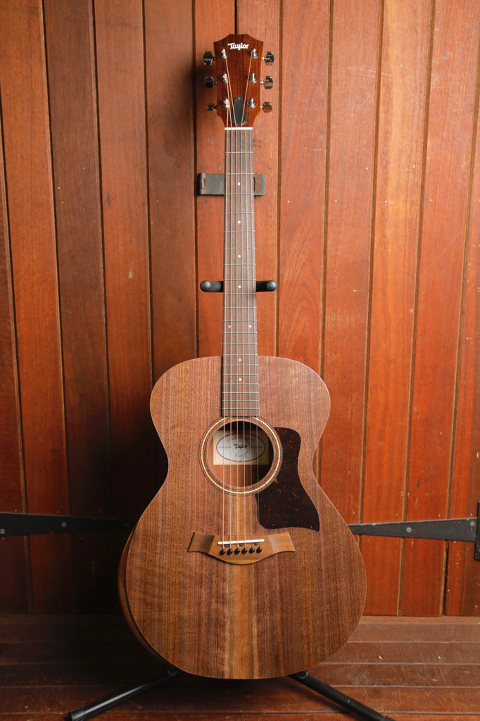 Taylor Academy 22e Layered Walnut Acoustic-Electric Guitar