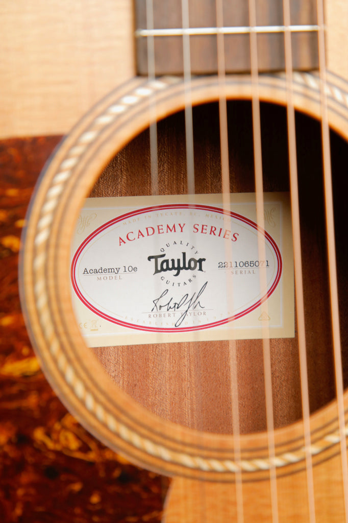 Taylor Academy 10e Walnut Left Handed Acoustic-Electric Guitar