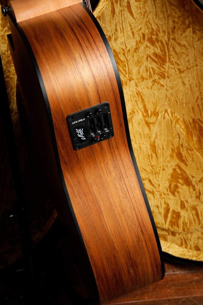 Maton SRS70C Spruce/Blackwood Acoustic-Electric Guitar