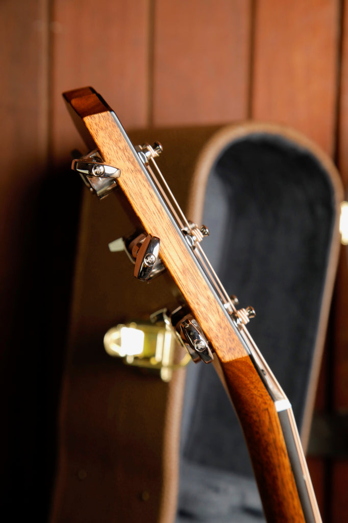 Taylor Gold Label 517e Blacktop Spruce / Mahogany Acoustic-Electric Guitar