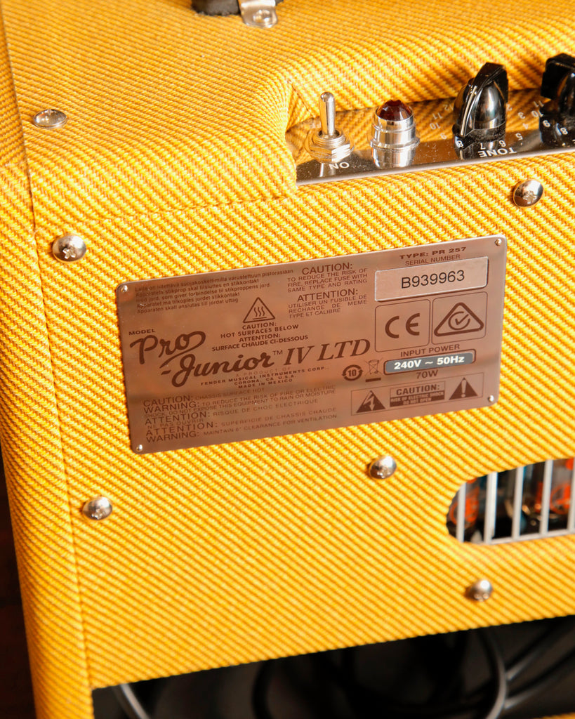 Fender Pro Junior IV Tweed 15-Watt 1x10" Valve Guitar Amplifier Combo Pre-Owned