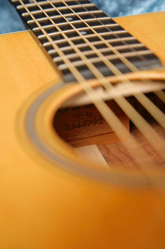 Martin 00-16E Acoustic-Electric Guitar Pre-Owned