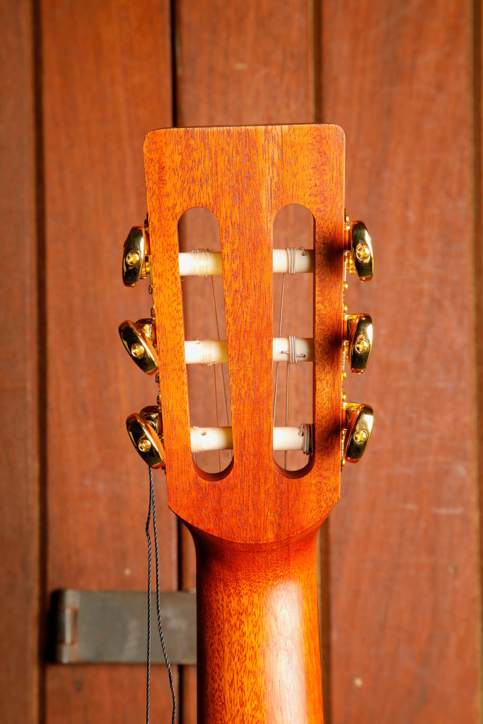 Valencia VA434CSB 4/4 Size Auditorium Shape Nylon String Guitar