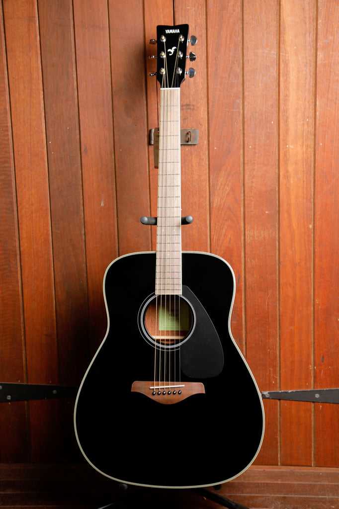 Yamaha FG820 Dreadnought Gloss Black Acoustic Guitar