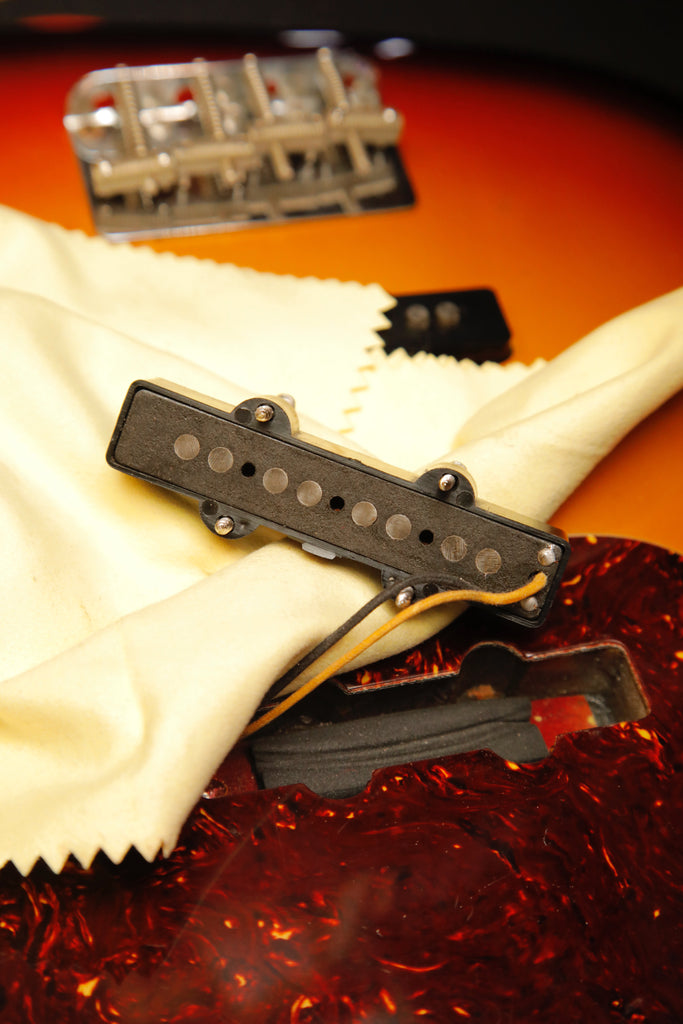 Fender 1966 Jazz Bass Sunburst Vintage Pre-Owned