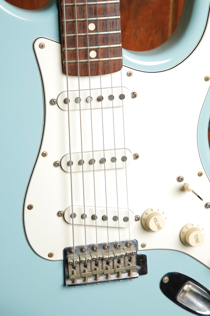 Fender Classic Player '60s Stratocaster Sonic Blue Electric Guitar 2006 Pre-Owned