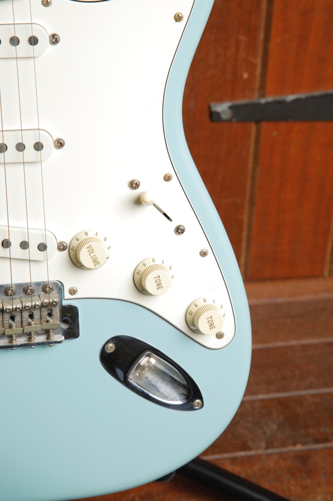 Fender Classic Player '60s Stratocaster Sonic Blue Electric Guitar 2006 Pre-Owned