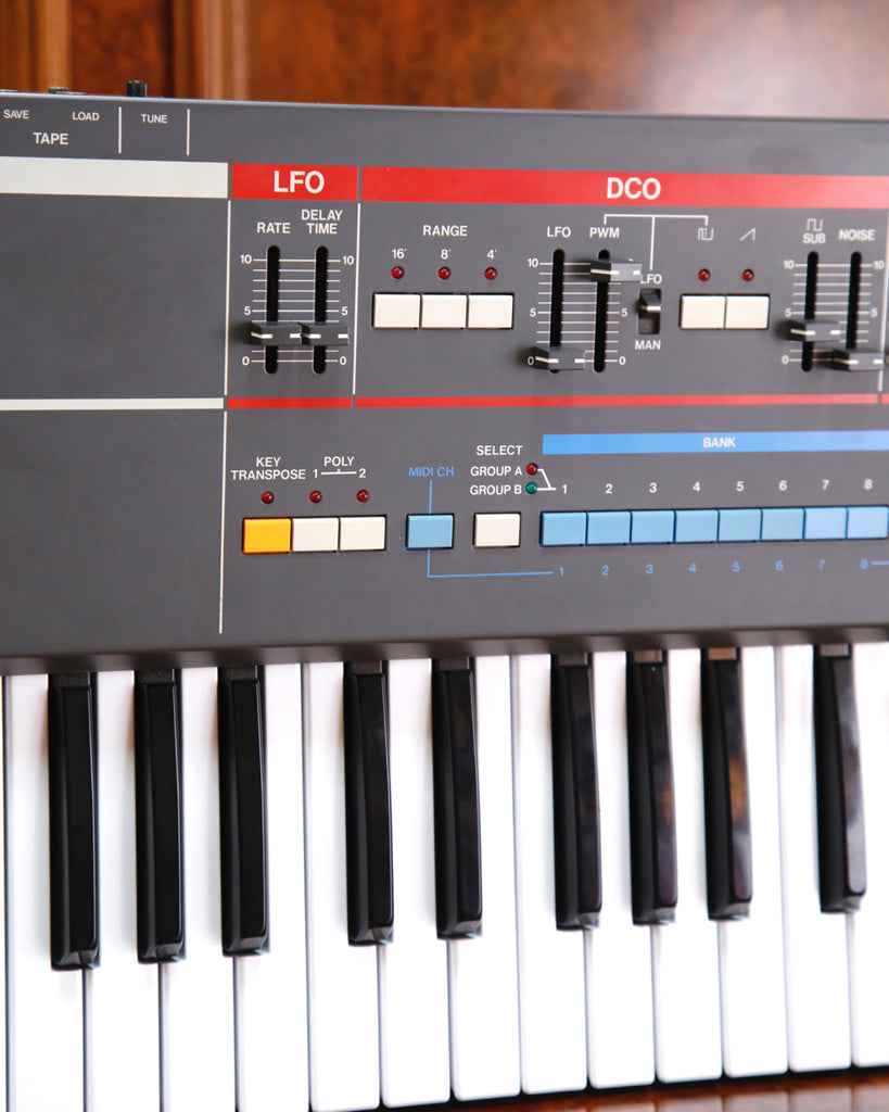 Roland Juno-106 61-Key Programmable Polyphonic Synthesizer Vintage Pre-Owned