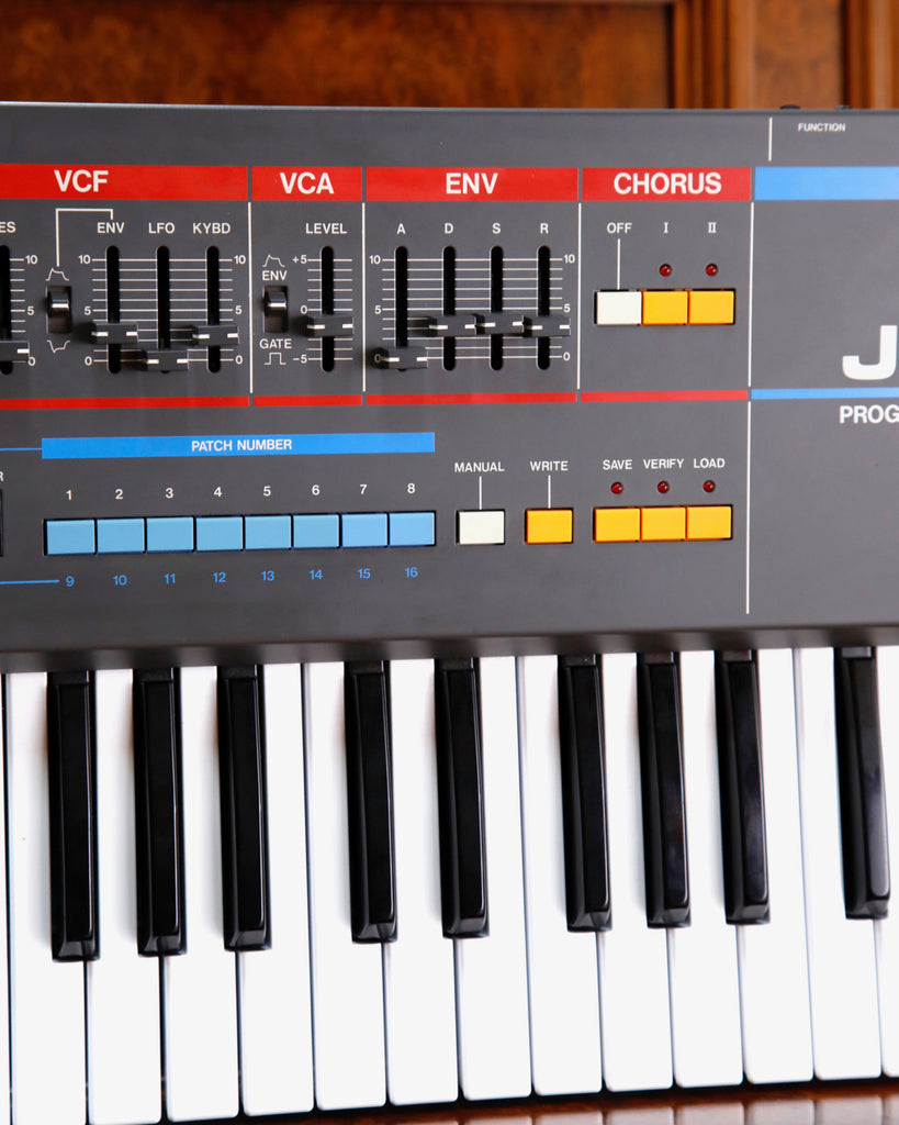 Roland Juno-106 61-Key Programmable Polyphonic Synthesizer Vintage Pre-Owned