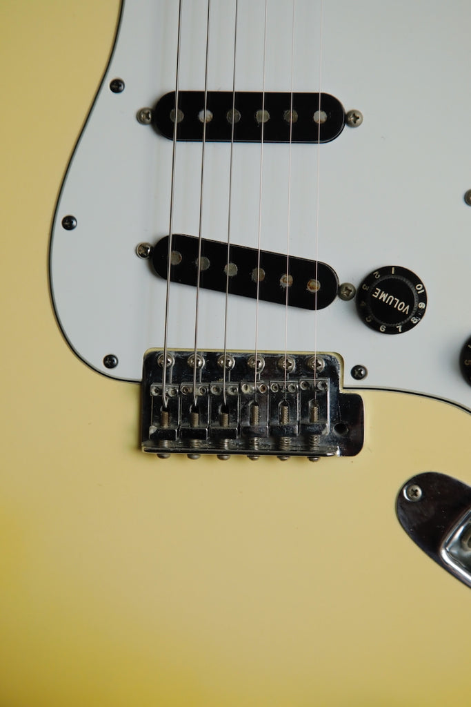 Fender International Series Stratocaster Arctic White 1981 Vintage Guitar Pre-Owned