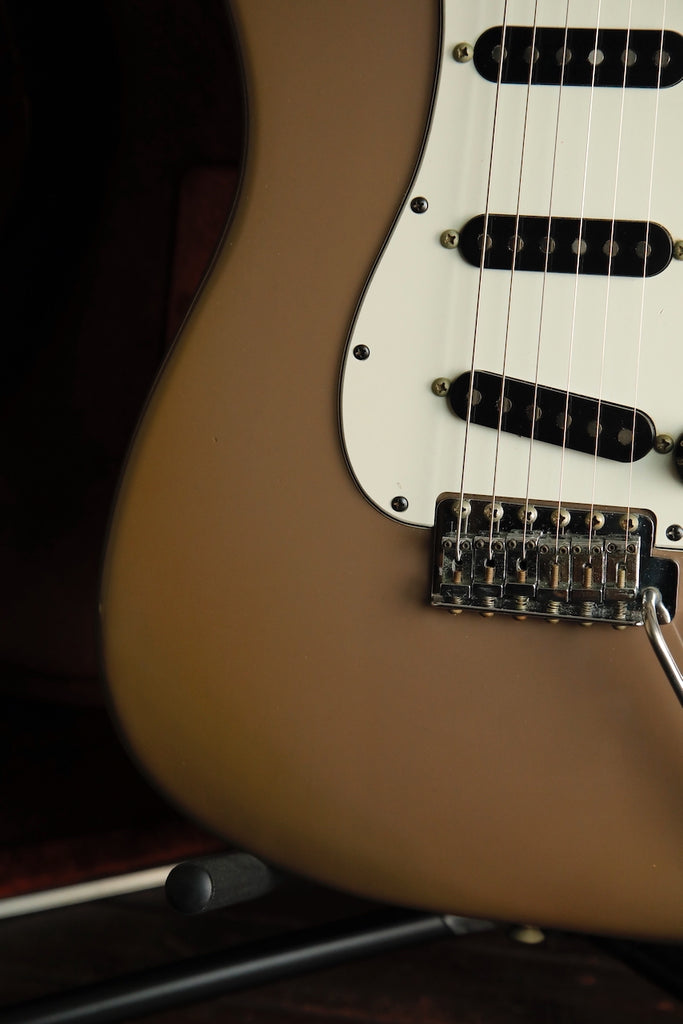 Fender International Series Stratocaster Sahara Taupe 1981 Vintage Guitar Pre-Owned