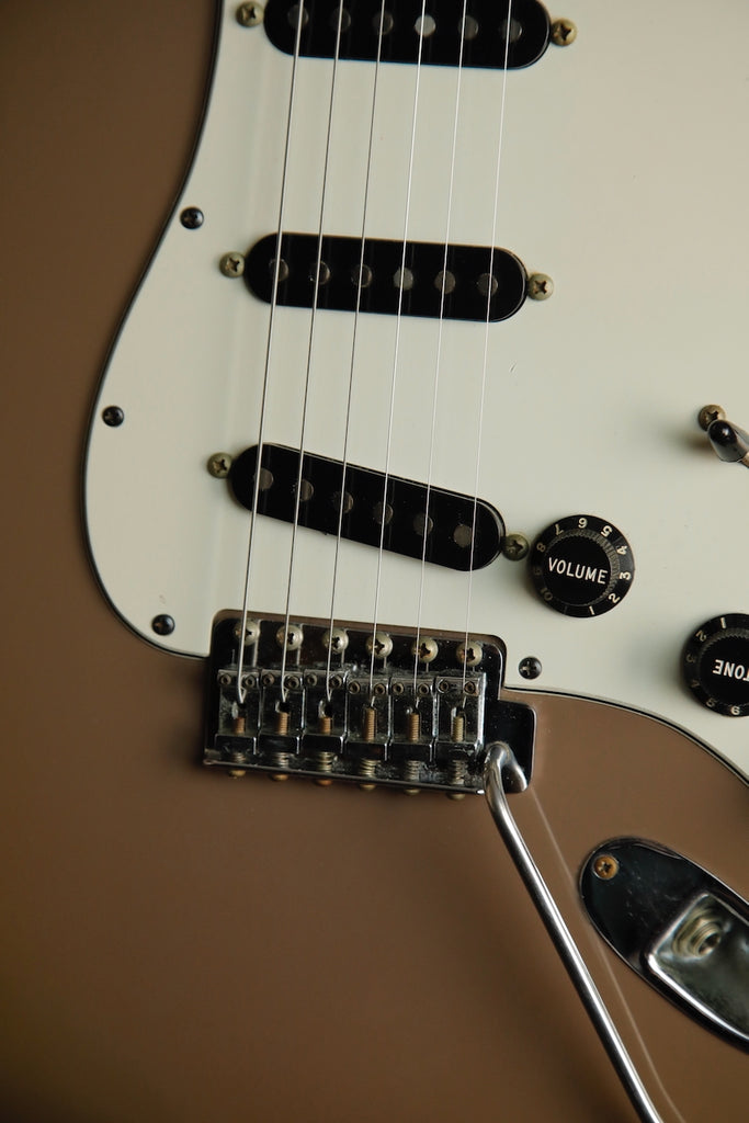 Fender International Series Stratocaster Sahara Taupe 1981 Vintage Guitar Pre-Owned