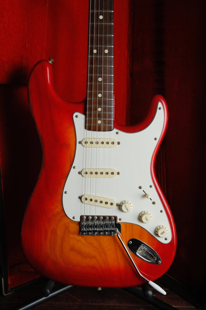 Fender International Series Stratocaster Cherry Burst 1981 Vintage Guitar Pre-Owned