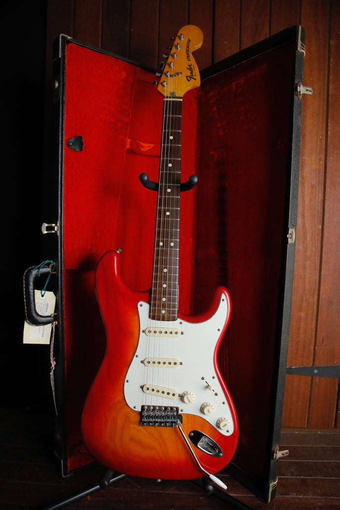 Fender International Series Stratocaster Cherry Burst 1981 Vintage Guitar Pre-Owned