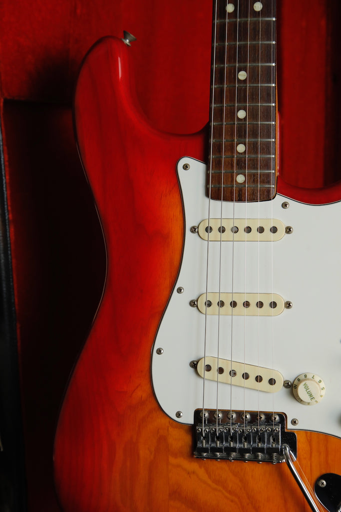 Fender International Series Stratocaster Cherry Burst 1981 Vintage Guitar Pre-Owned