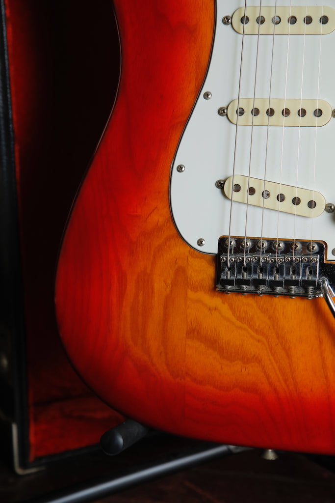 Fender International Series Stratocaster Cherry Burst 1981 Vintage Guitar Pre-Owned