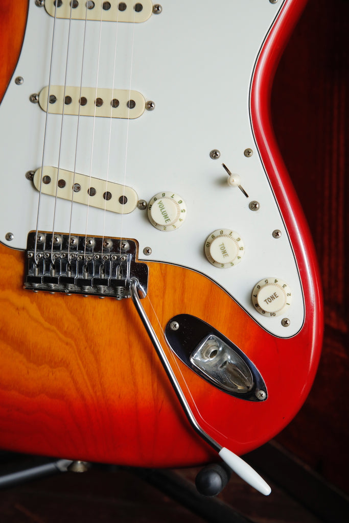 Fender International Series Stratocaster Cherry Burst 1981 Vintage Guitar Pre-Owned