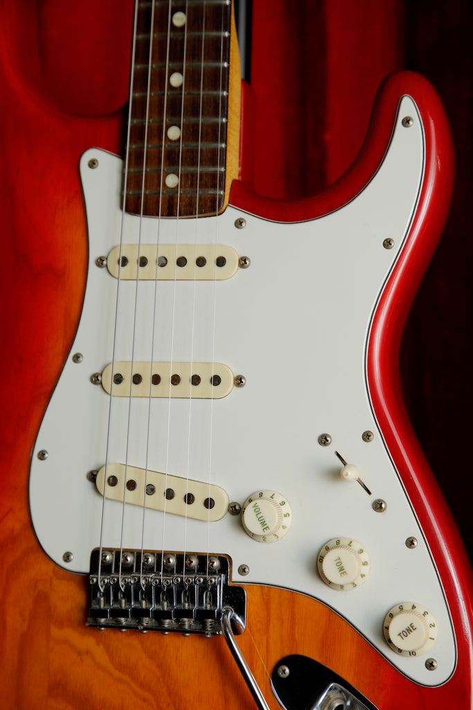 Fender International Series Stratocaster Cherry Burst 1981 Vintage Guitar Pre-Owned