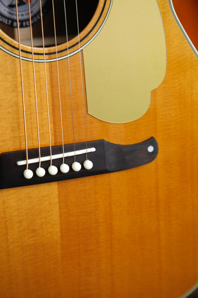 Fender Malibu Vintage Acoustic Guitar Aged Natural with Case