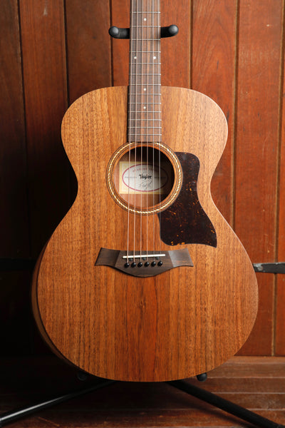 Taylor Academy 22e Layered Walnut Acoustic-Electric Guitar