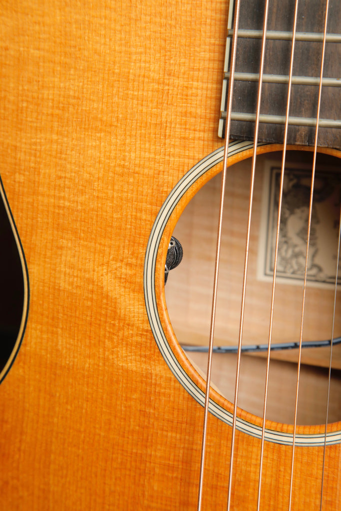 Larrivée O-01 Parlor Maple Special Edition Acoustic-Electric Guitar 2004 Pre-Owned