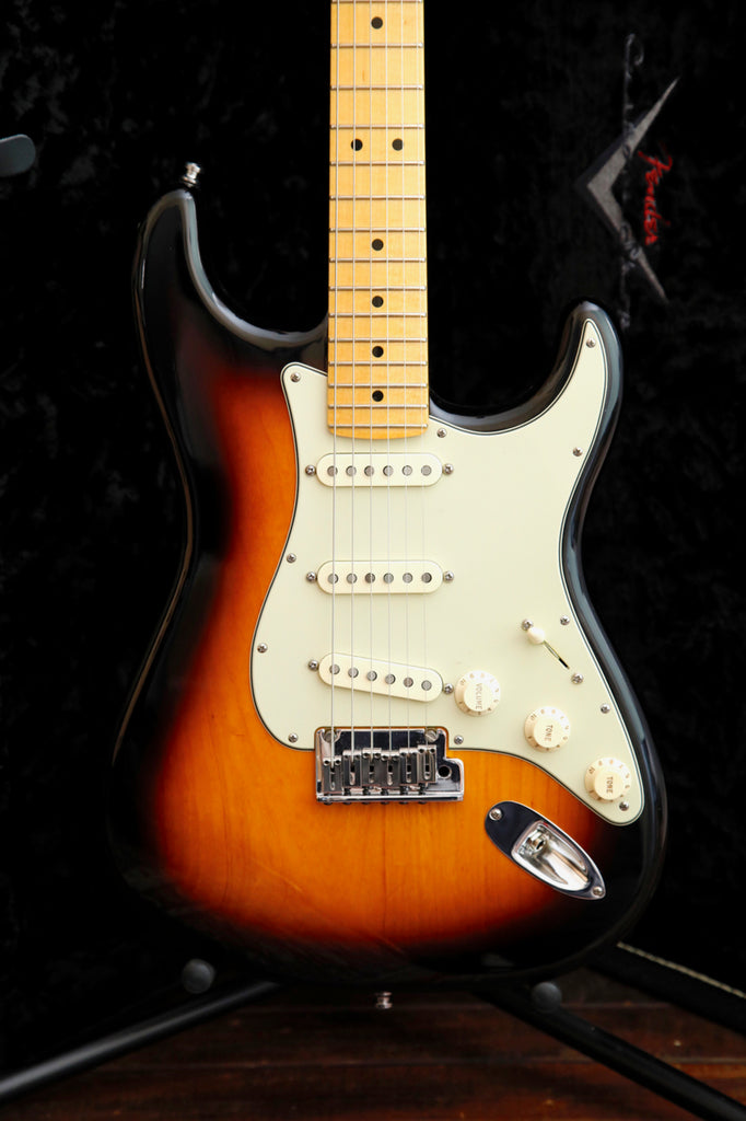 Fender Custom Shop Deluxe Stratocaster 2-Color Sunburst Electric Guitar 2009 Pre-Owned