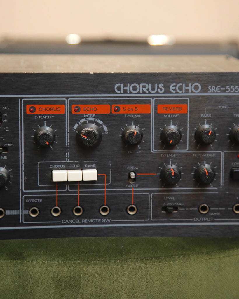 Roland SRE-555 Chorus Echo Vintage Tape Echo/Reverb/Chorus Unit Pre-Owned