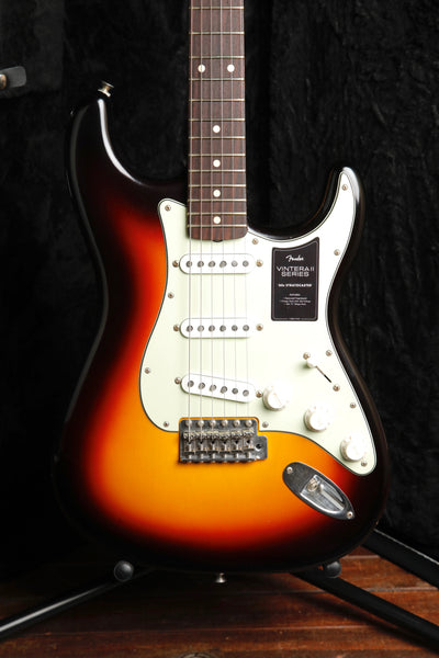Fender Limited Edition Vintera II Road Worn '60s Stratocaster 3-Colour Sunburst