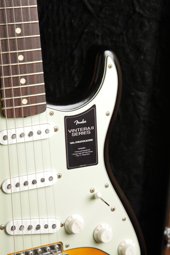 Fender Limited Edition Vintera II Road Worn '60s Stratocaster 3-Colour Sunburst