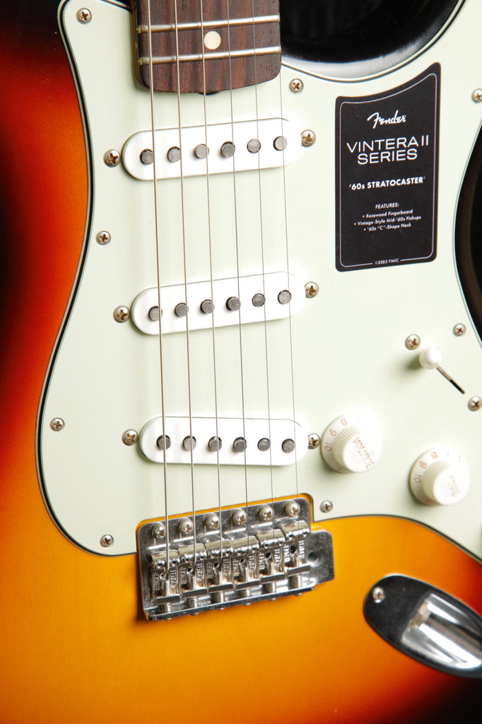 Fender Limited Edition Vintera II Road Worn '60s Stratocaster 3-Colour Sunburst