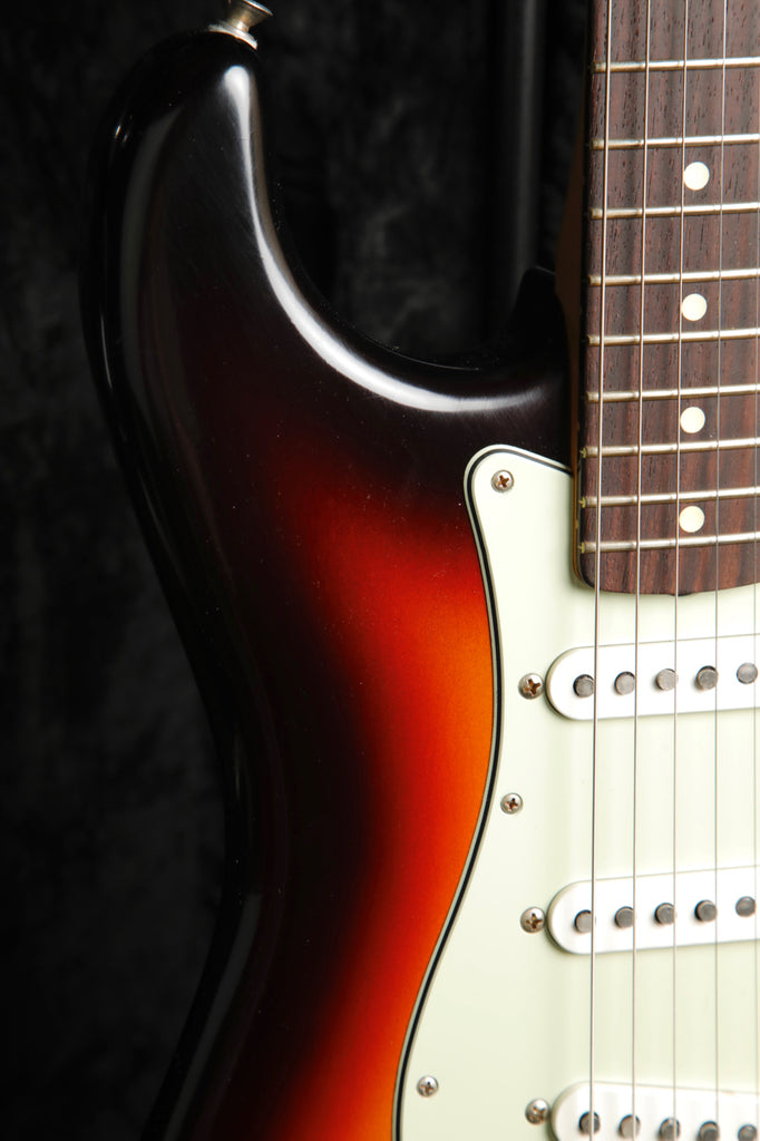 Fender Limited Edition Vintera II Road Worn '60s Stratocaster 3-Colour Sunburst