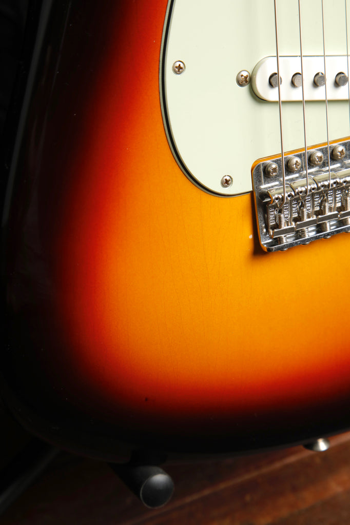 Fender Limited Edition Vintera II Road Worn '60s Stratocaster 3-Colour Sunburst