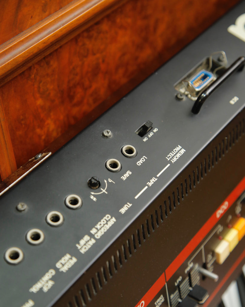 Roland Juno-60 61-Key Programmable Polyphonic Analogue Synthesizer 1983 Pre-Owned