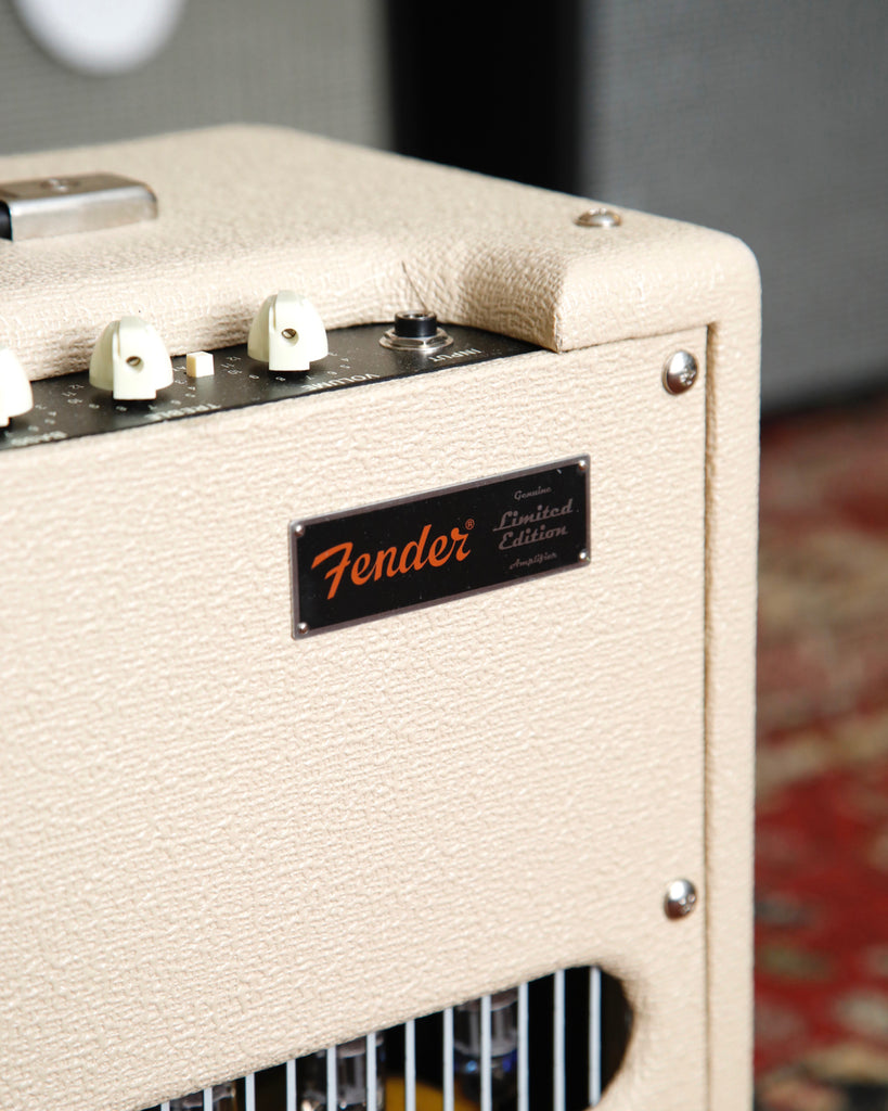 Fender FSR Blues Junior IV Cannabis Rex Blonde 15-Watt 1x12" Valve Combo Amplifier