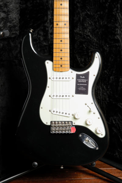 Fender Limited Edition Vintera II Road Worn '60s Stratocaster Black B-Stock