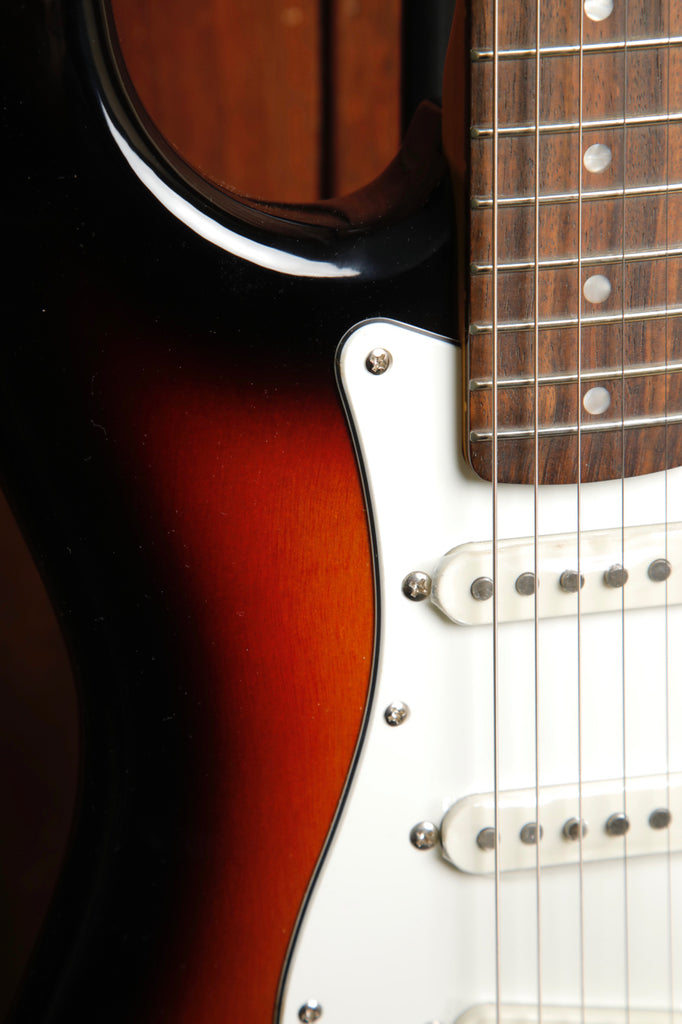 Squier Classic Vibe '60s Stratocaster 3-Tone Sunburst Electric Guitar