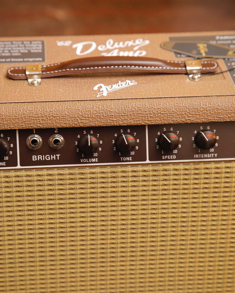 Fender '62 Deluxe Amp 20-Watt 1x12" Valve Guitar Amplifier Combo