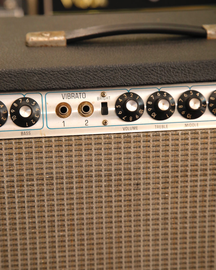Fender 1980 Twin Reverb 2x12" 135-Watt Valve Amplifier w/Cover & Footswitch Pre-Owned