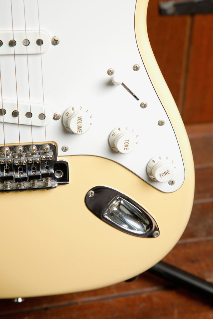 Fender Japan '70s Stratocaster Vintage White Electric Guitar 2006 Pre-Owned