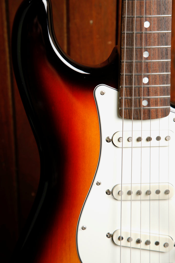 Fender Made in Japan Traditional Late '60s Stratocaster 3-Colour Sunburst Electric Guitar