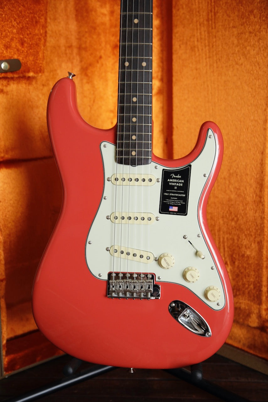 Vintage store red stratocaster