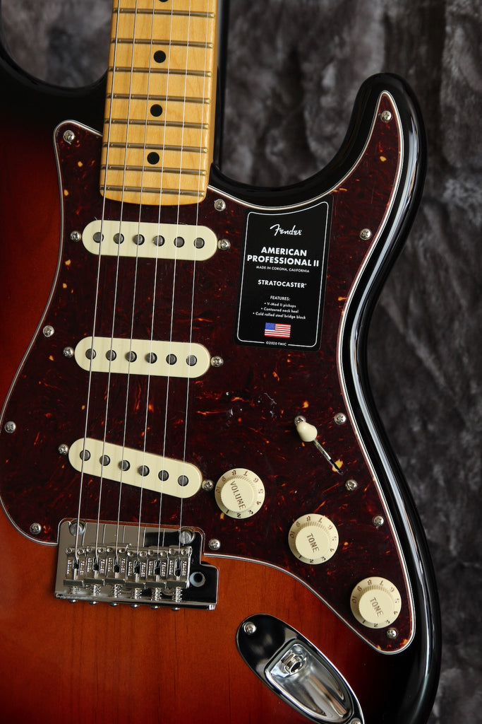 Fender American Professional II Stratocaster 3-Colour Sunburst Maple