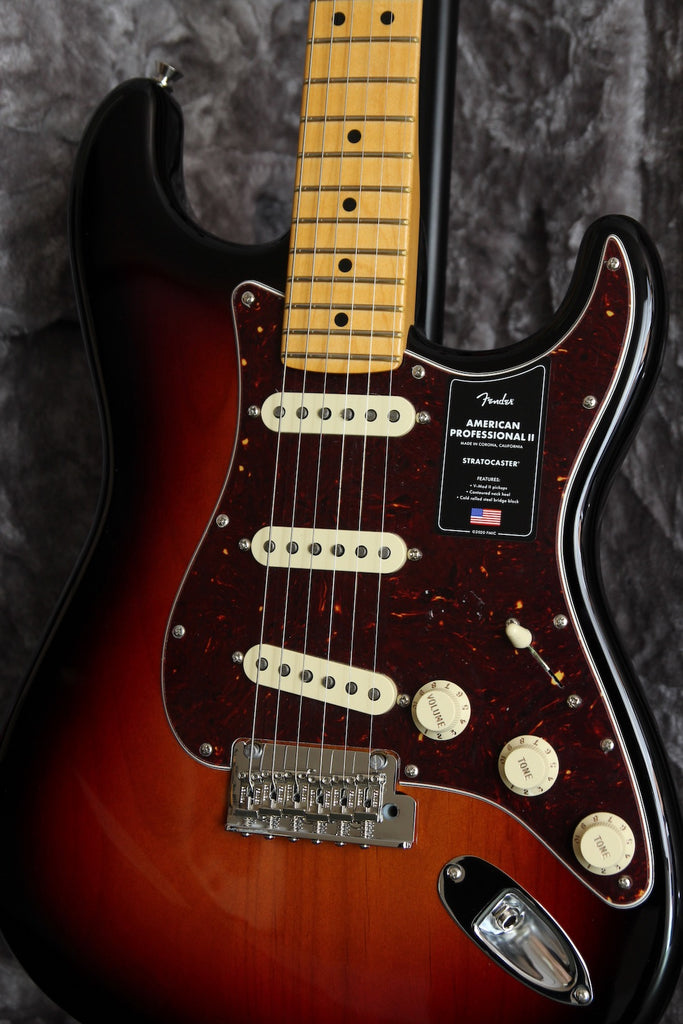 Fender American Professional II Stratocaster 3-Colour Sunburst Maple