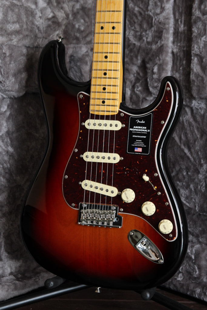 Fender American Professional II Stratocaster 3-Colour Sunburst Maple
