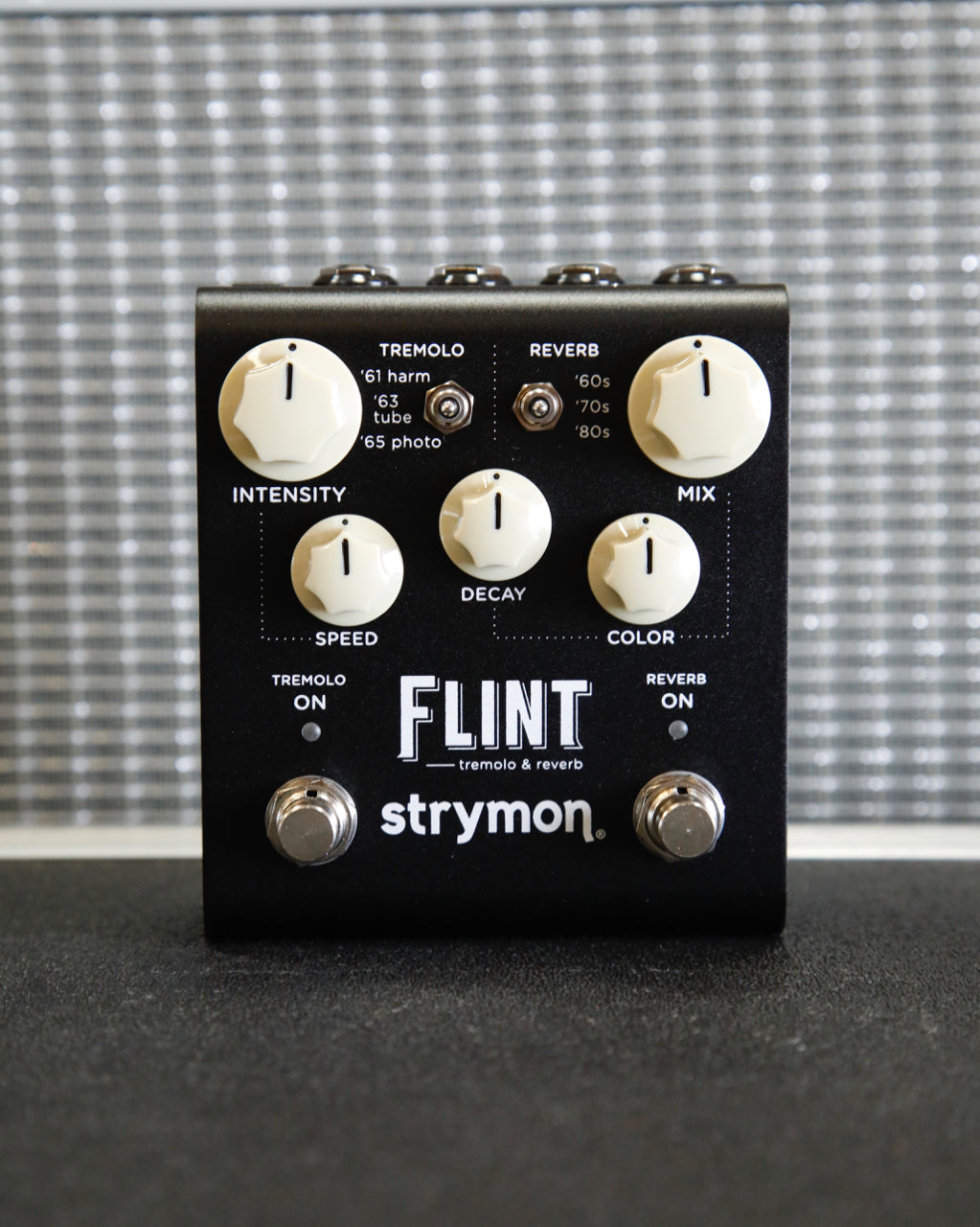 flint strymon pedal Strymon Flint Mk2 Tremolo Reverb Pedal